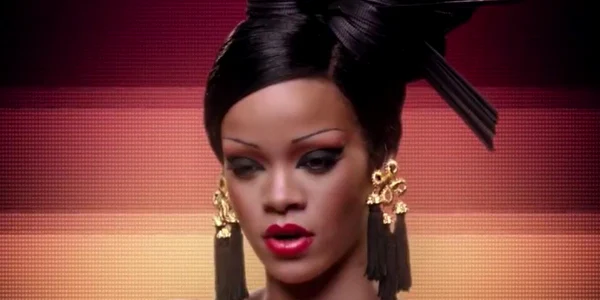 Rihanna, în videoclipul "Princess of China“