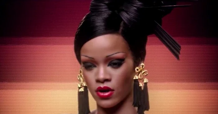 Rihanna, în videoclipul "Princess of China“