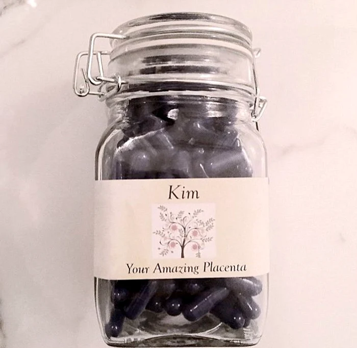 Kim Kardashian (35 de ani) și-a transformat placenta în pastile pe care și le administrează zilnic