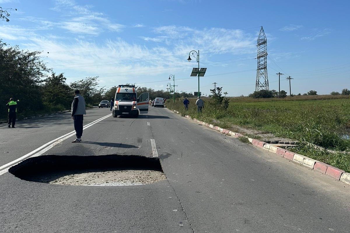 Surpare surprinzătoare în Constanța: Ce a determinat prăbușirea străzii? Surpare surprinzătoare în Constanța: Ce a determinat prăbușirea străzii?