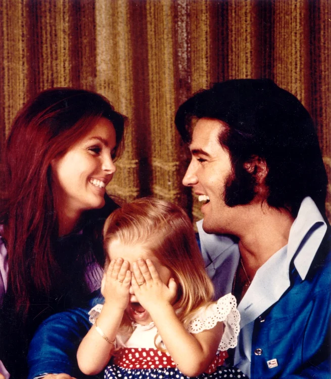 Lisa Marie și părinții ei celebri