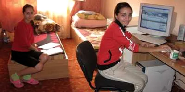 Reşiţa: Viaţa la cămin, cu Internet şi zacuscă (GALERIE FOTO)