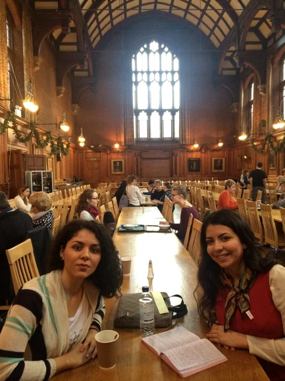 Elif Memet - eleva din Constanţa invitată la Casa Albă a SUA  împreună cu sora ei Sevda la Universitatea Cambridge Foto Arhivă personală