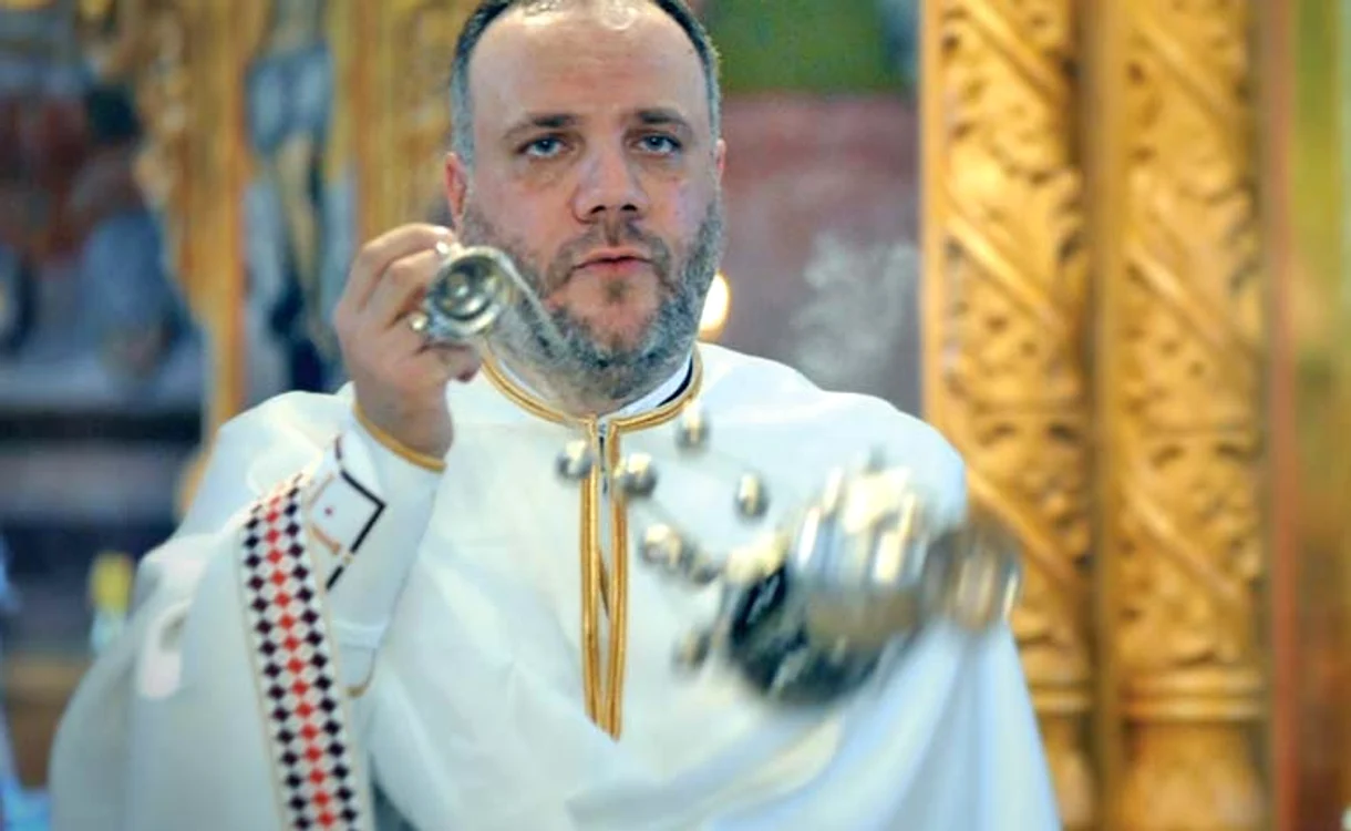 
    Preotul Mădălin Iscru, administratorul firmei HercinicFoto: recorder.ro  