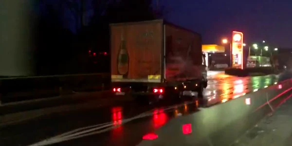 Camion rulând pe contrasens pe DN39 şoseaua circulată Constanţa Mangalia Sursa Horia Constantinescu