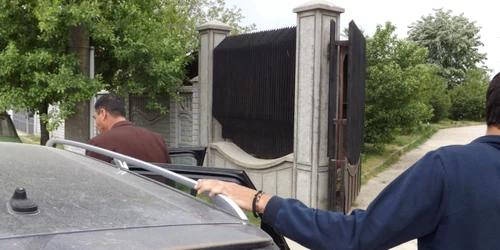 primarul din darvari la iesire din parchetul de la vinju mare FOTO Corina Macavei 