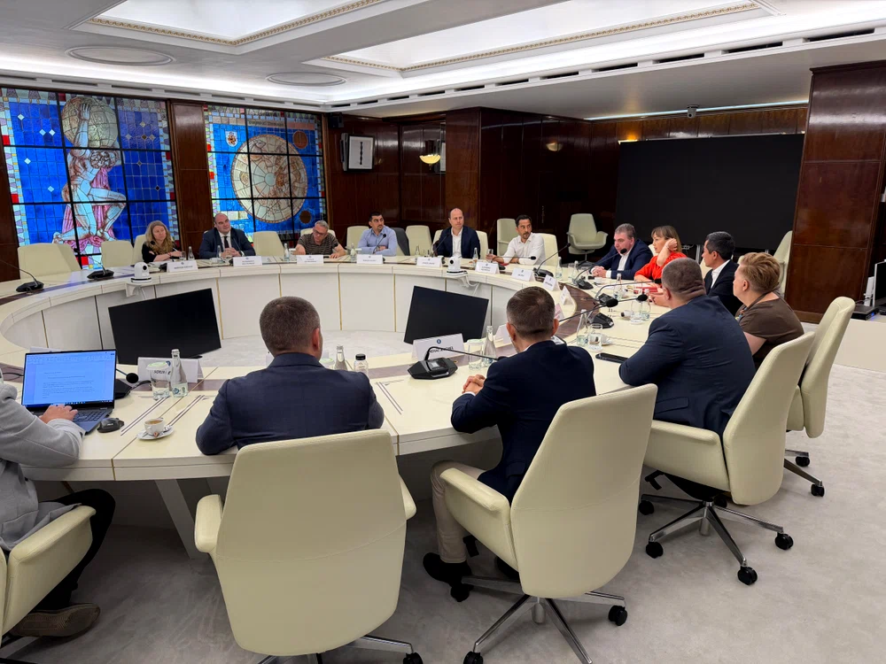 Discuţii la Palatul Victoria despre aprovizionarea cu carburanţi la pompă. FOTO Gov.ro