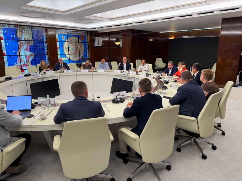 Guvernul a discutat cu marile companii despre aprovizionarea cu carburanți, după problemele apărute la Oil Terminal