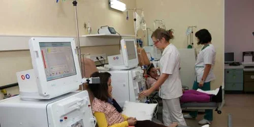 Personalul medical a fost intruit în privinţa folosirii aparatelor de dializă
