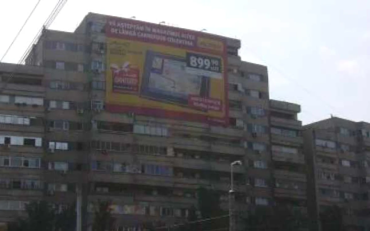 Bucureşti: Reclama pe balcoane: 50 de euro, întuneric şi insecte