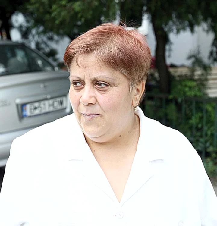 Victoriţa Segărceanu, 47 de ani: "Trotuarele sunt  ciuruite. Nu poţi merge pe stradă”