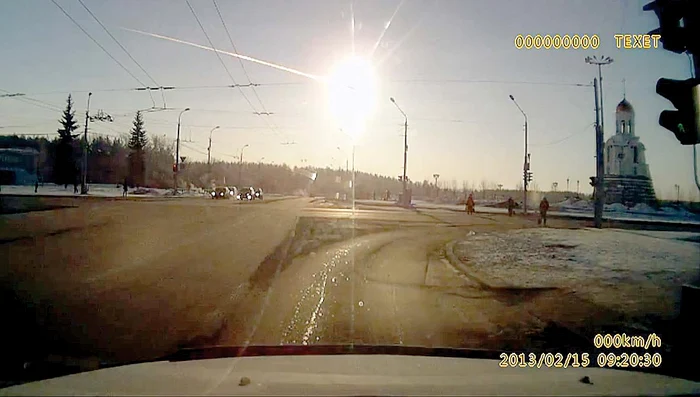 15 februarie 2013. Timp de 10 secunde un meteorit cu un diametru de 15 m a produs fiori apocaliptici