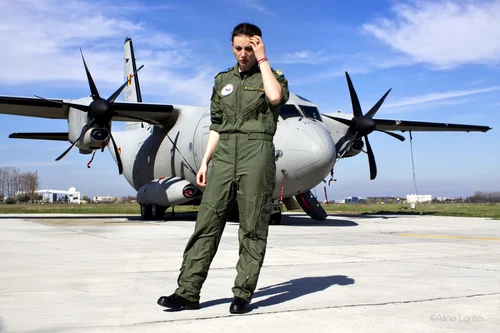 Simona Maierean femeie-pilot MIG 21 Lancer FOTO Arhivă Personală