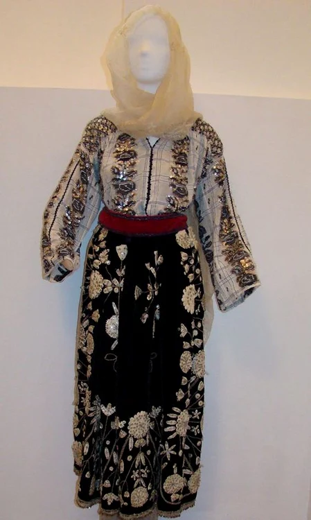 costum maria tanase muzeul olteniei jpg jpeg