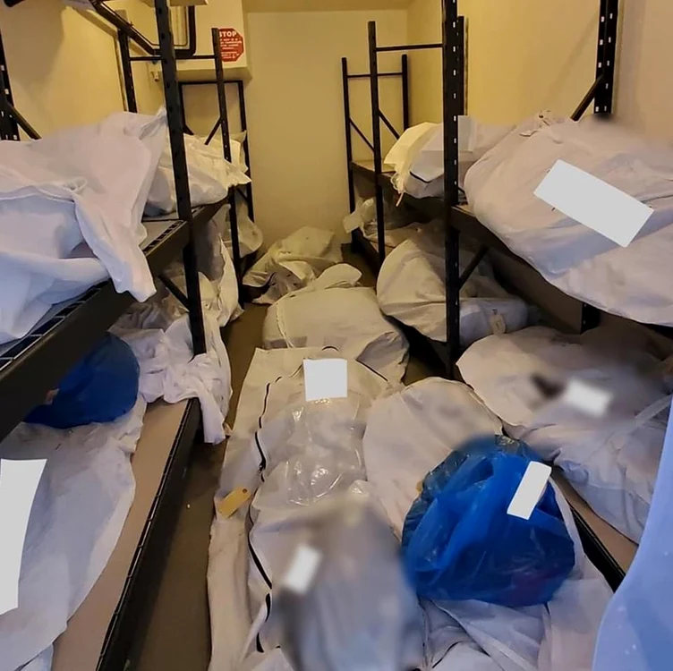 Cadavre în saci claie peste grămadă, depozitate la Spitalul Sinai-Grace din Detroit