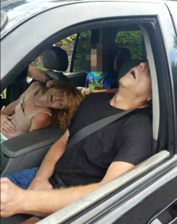 Părinții și-au pierdut cunoștința când i-au găsit polițiștii