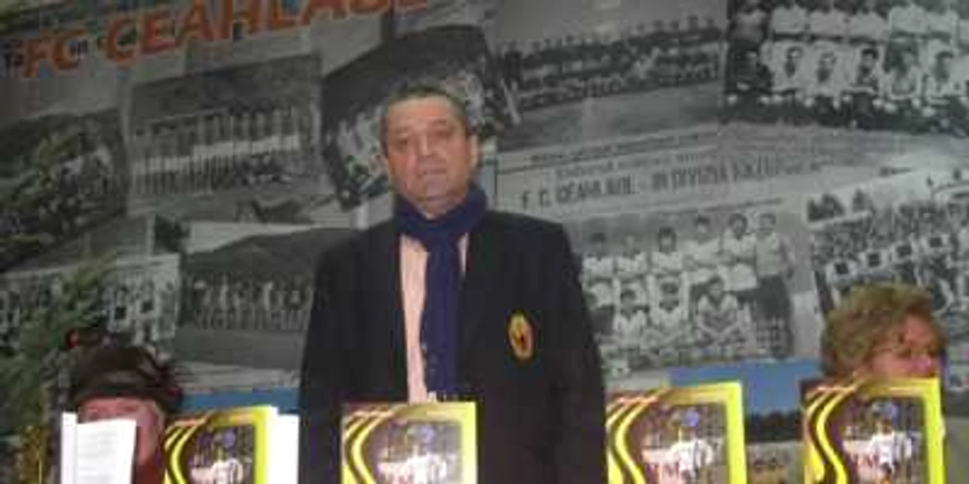 Gelu Cracană a lansat o nouă carte despre istoria echipei Ceahlăul Piatra Neamț