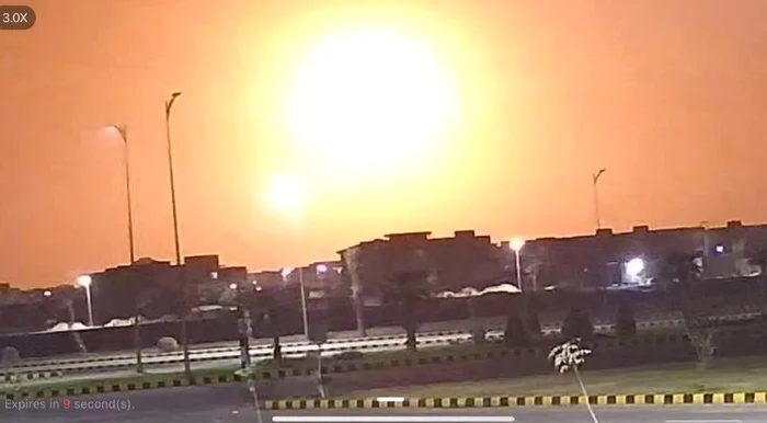 Război între două state nucleare. India lovește în Pakistan, Islamabadul ripostează: avioane doborâte, civili uciși, iar lumea își ține răsuflarea