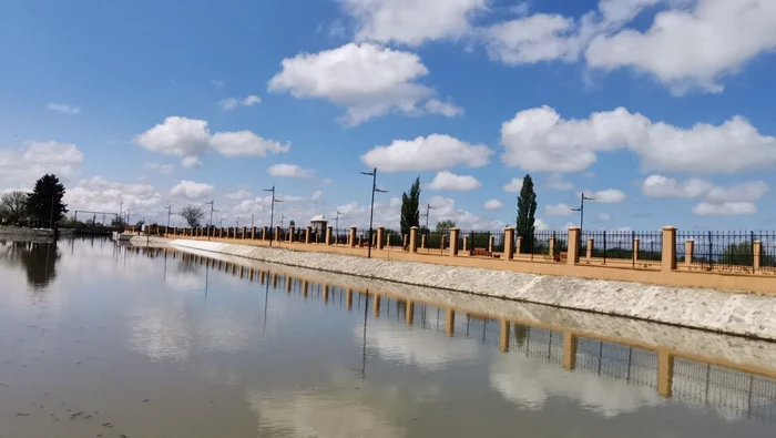 Ecluza de la Sânmihaiu Român funcţionează după mai bine de 60 de ani FOTO Ş.Both