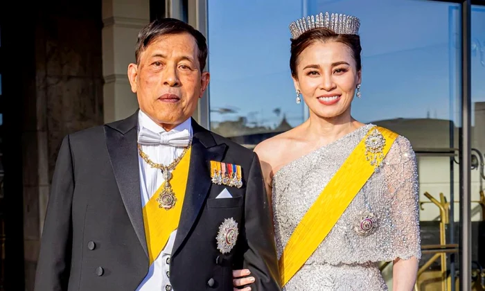 Regele și Regina Thailandei Facebook jpg