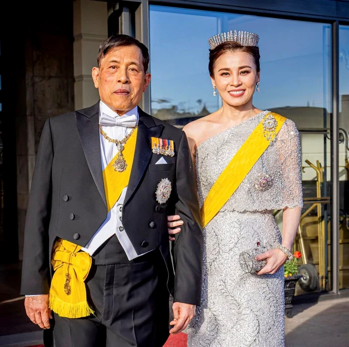 Regele și Regina Thailandei Facebook jpg