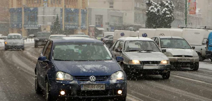 Iarna circulaţia este mult îngreunată, iar alcoolul la volan poate duce la accidente grave. Foto: Stelian Grăjdan. 