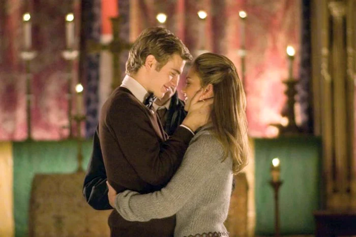 Vineri, de la ora 22.45, la PRO TV, se va difuza filmul “Sub anestezie”, cu Jessica Alba şi Hayden Christensen în rolurile principale