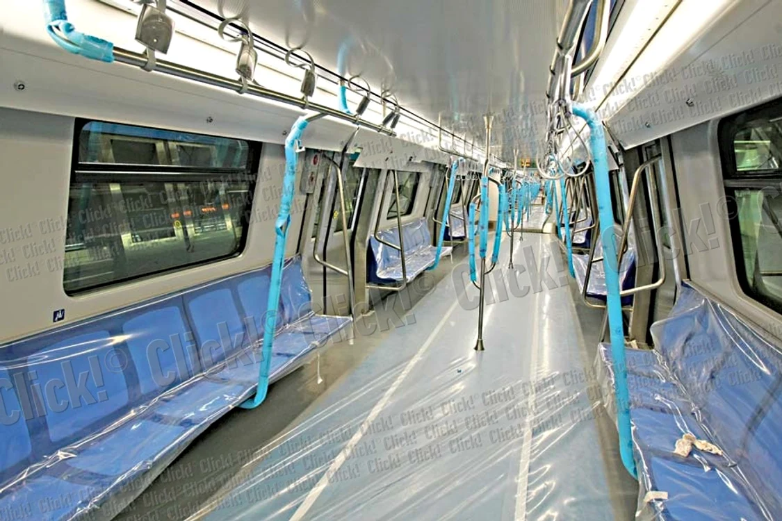Când nu fac probe,  trenurile stau în depoul Berceni (Fotografii: Dorin Constanda/article.wn.com)