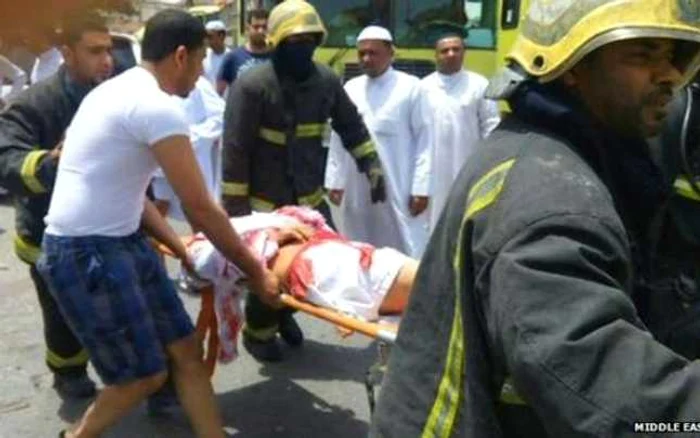Echipele de urgenţă evacuează victimele FOTO BBC