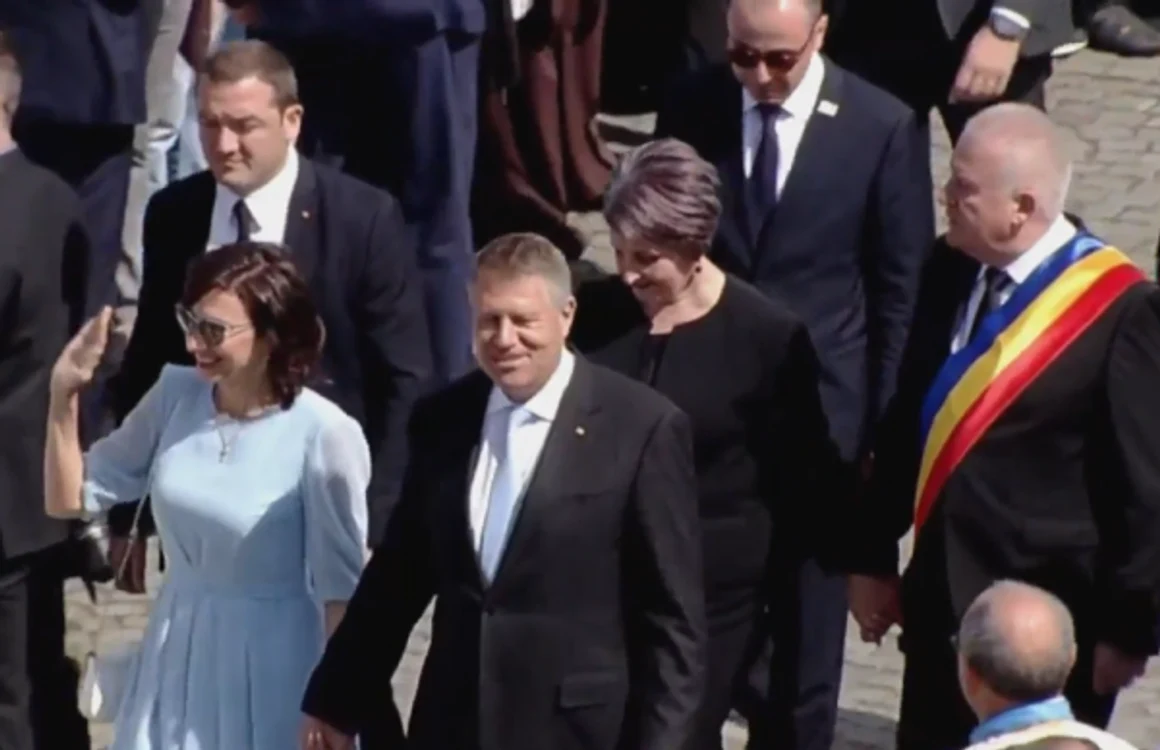 carmen si klaus iohannis la blaj. foto captura video