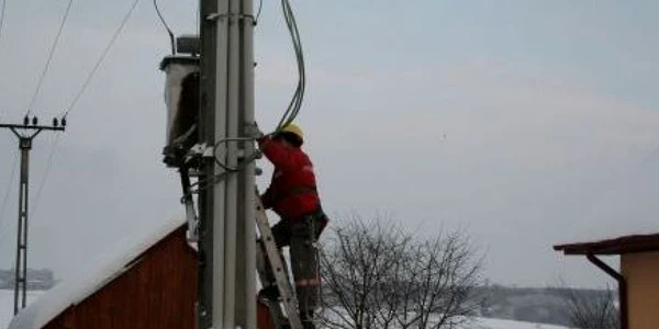 Foto Arhiva/Transformatorul alimenta un releu de telefonie mobilă 