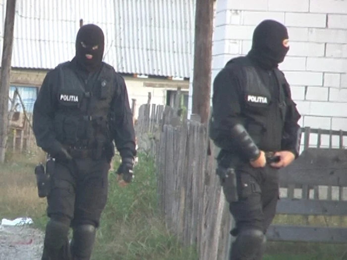 
    La operaţiune au participat şi ofiţeri de la Metropolitan Police din Anglia pentru că aceştia au identificat victimele reţelei  