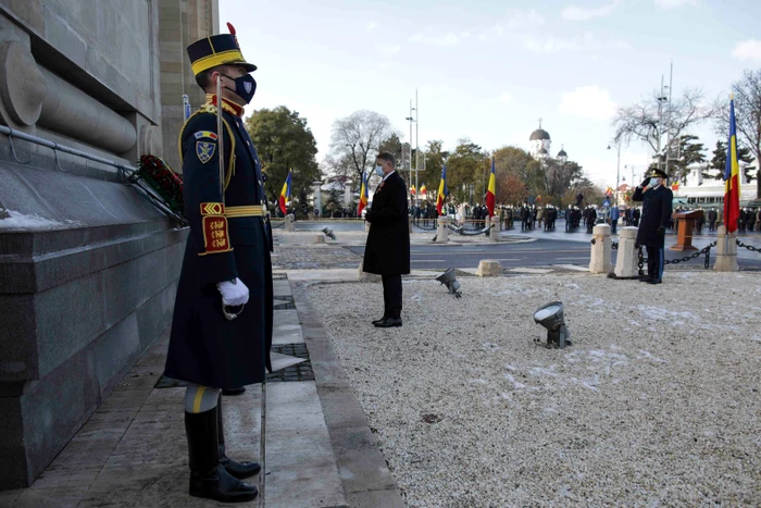 Președintele Klaus Iohannis și militarii au purtat mască de protecțieFoto: Inquam Photos