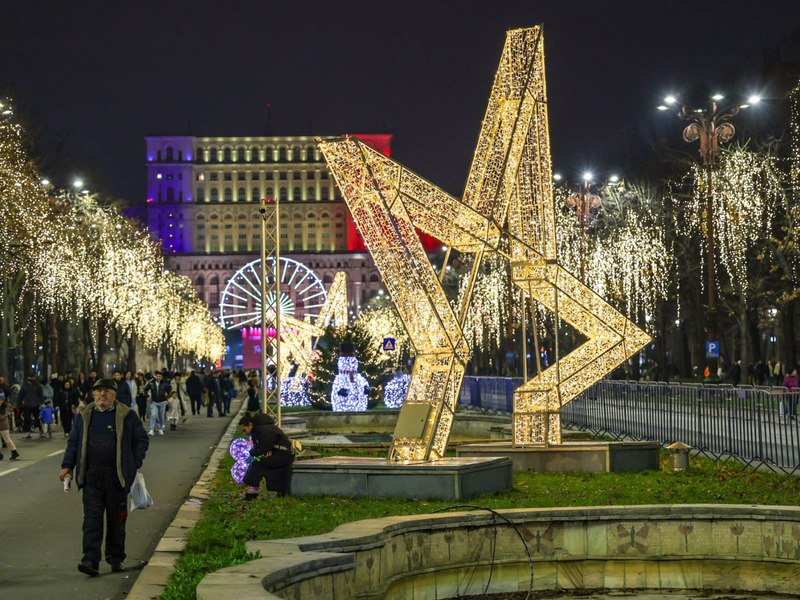 Data până la care va rămâne aprins iluminatul festiv în Capitală. „Profitați, ieșiți la plimbare, încărcați-vă cu frumos!”