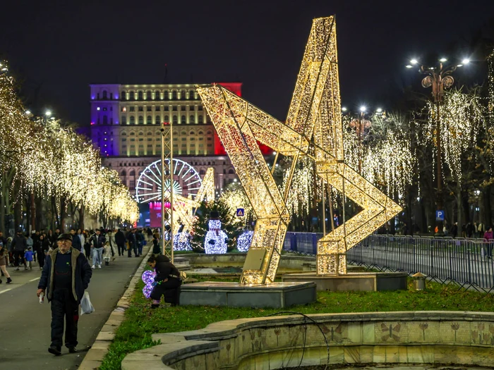 Iluminatul festiv rămâne aprins până pe 12 ianuarie/FOTO: Facebook PMB