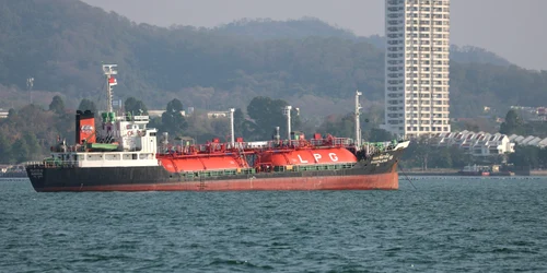 Petrolier chinez foto shutterstock jpg