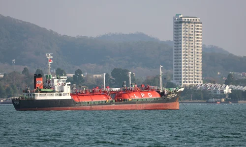 Petrolier chinez foto shutterstock jpg