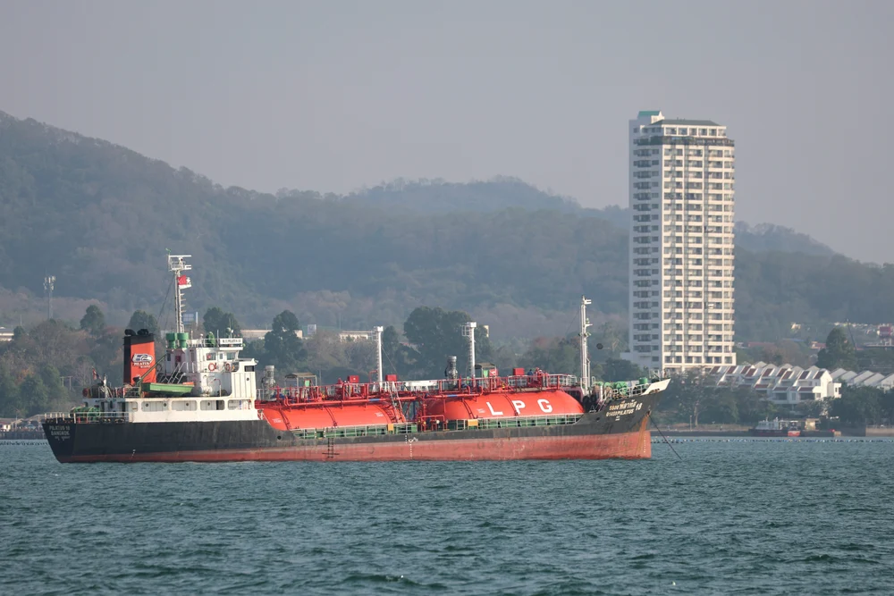 Operațiunea „Economic Fury”. SUA impun sancțiuni asupra unei rafinării din China ce cumpără petrol din Iran