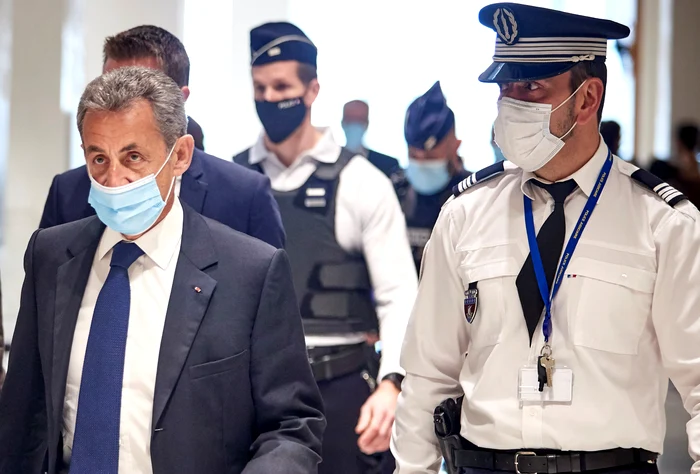 
    Nicolas Sarkozy (stânga) a fost condamnat la trei ani de pușcărie, dintre care unul cu executarefoto: Getty Images  