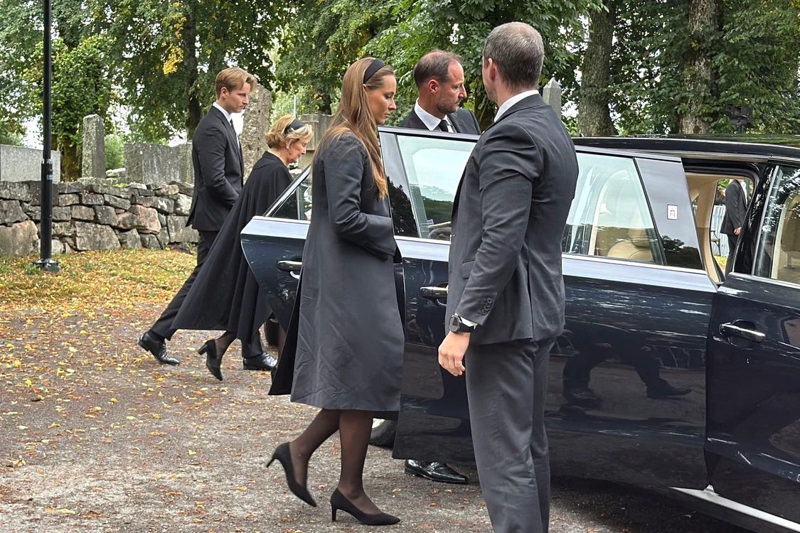 Regele Haakon, Prințesa Ingrid Alexandra, Regina Sonja și Prințul Sverre Magnus în Biserica Asker, Profimedia (4) jpg