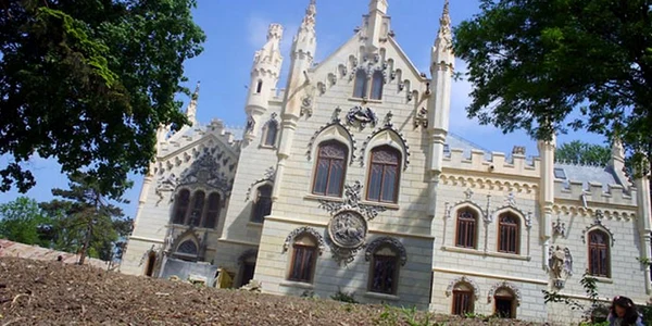 Castelul şi Mănăstirea Miclăuşeni FOTO descopera.ro