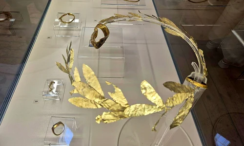 Aur elenistic expus la Muzeul Național de Arheologie din Sofia (© naim.bg)