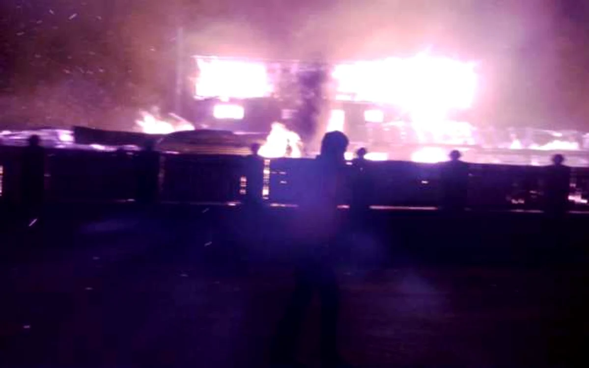 Incendiul a distrus o brutărie şi o moară din Volovăţ. FOTO: captură video
