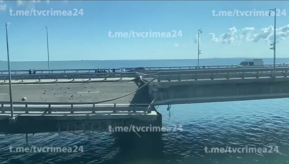 Momentul în care Podul Crimeei este atacat. Cum arată după explozii. Ucraina acuză o provocare din partea rușilor VIDEO