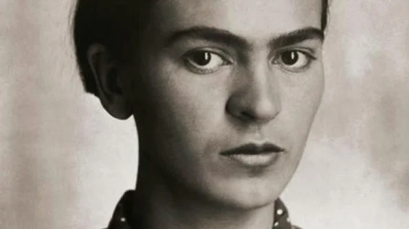 Portretul artistului la tinerețe: Frida Kahlo jpeg