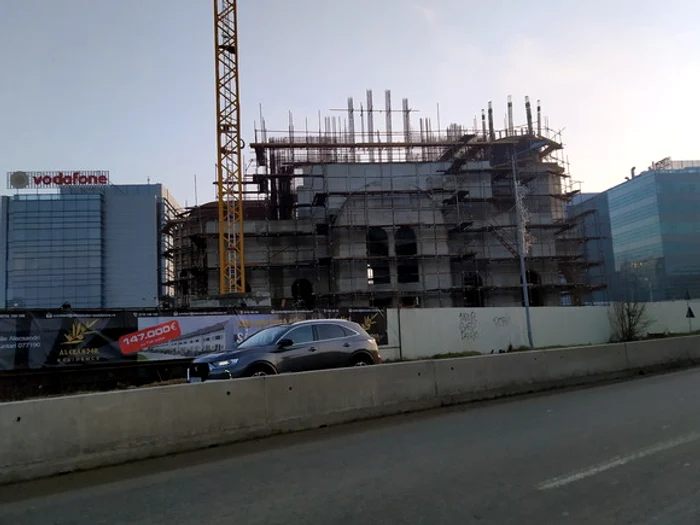 
    Aşa arată acum lăcaşul de cult  pe care Gigi Becali îl construieşte  în Pipera, aproape de vila sa   