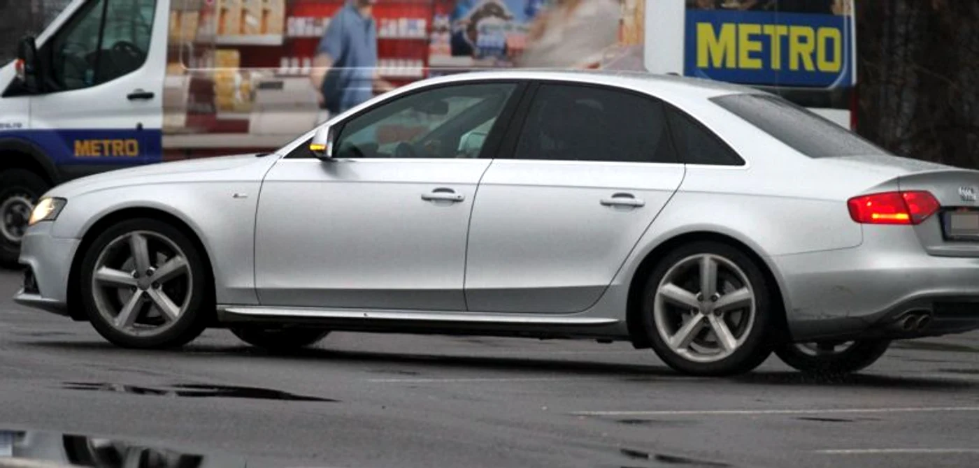 Cântăreaţa a făcut spectacol în parcare