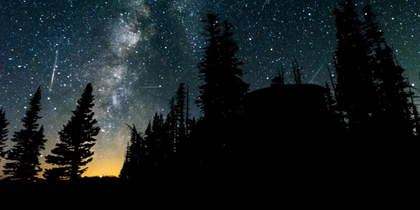 perseide stele cazatoare calea lactee foto shutterstock