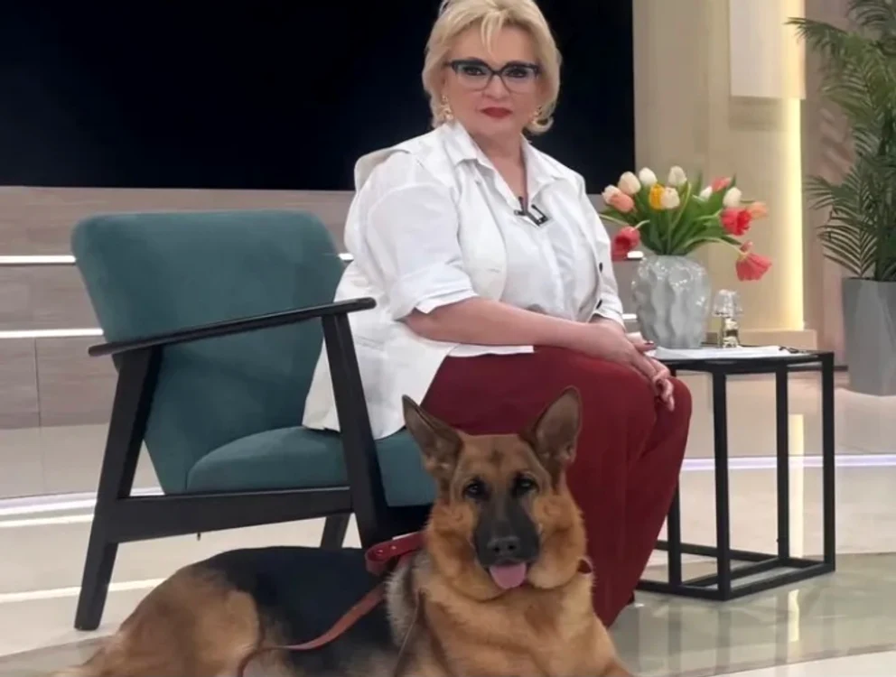 Mihaela Tatu și cățelușa ei, la emisiune foto: Instagram 