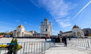 Coadă la Catedrală FOTO Basilica